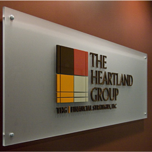 biển mica chữ nổi