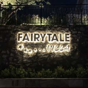 Bộ chữ inox sơn tĩnh điện led sáng chân